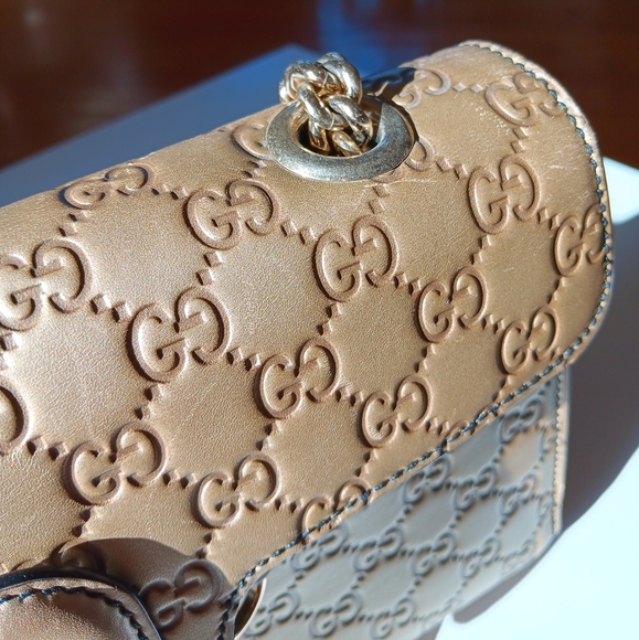 Gucci medium Emily gold embossed shoulder bag - Picture 5 of 16